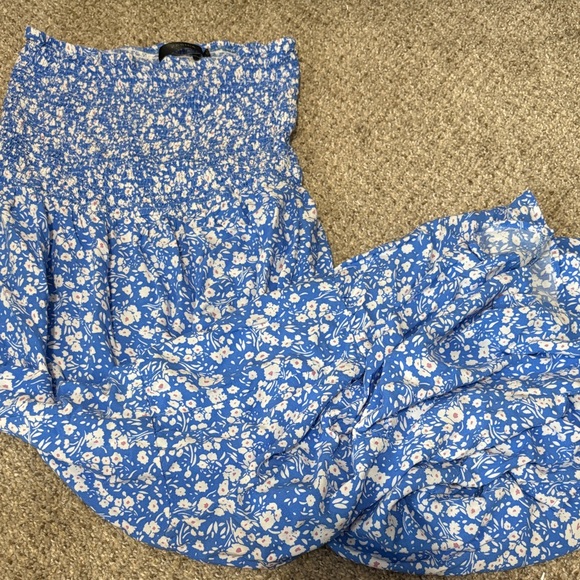 Chic Blue Floral Strapless Dress - Picture 1 of 4